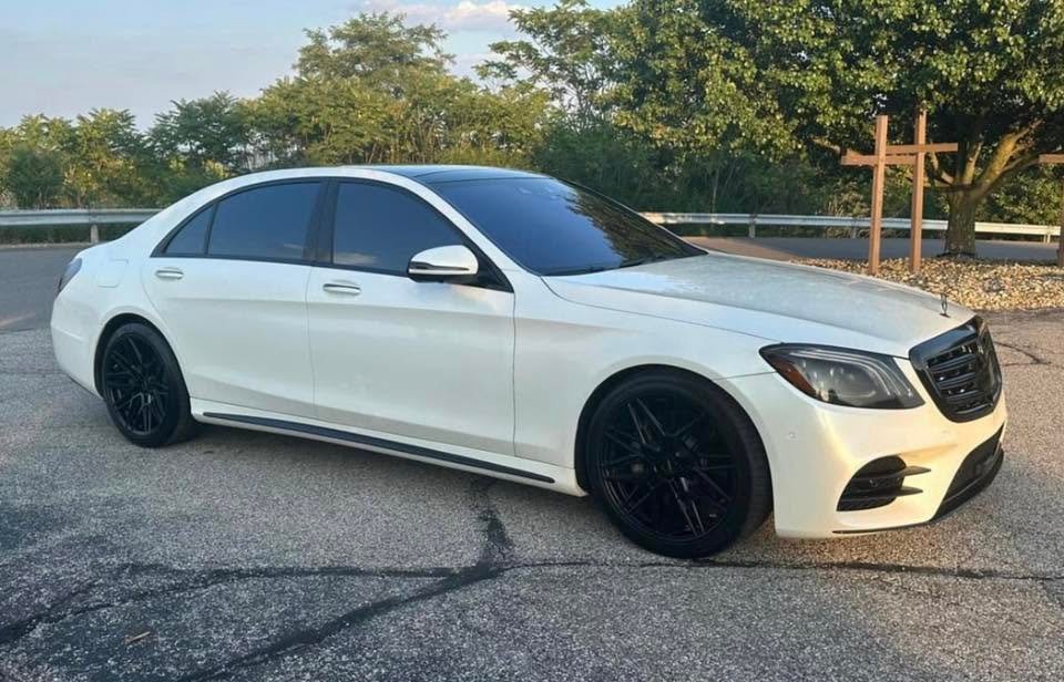 2019 Mercedes-Benz S560 4Matic Sedan - Image 4