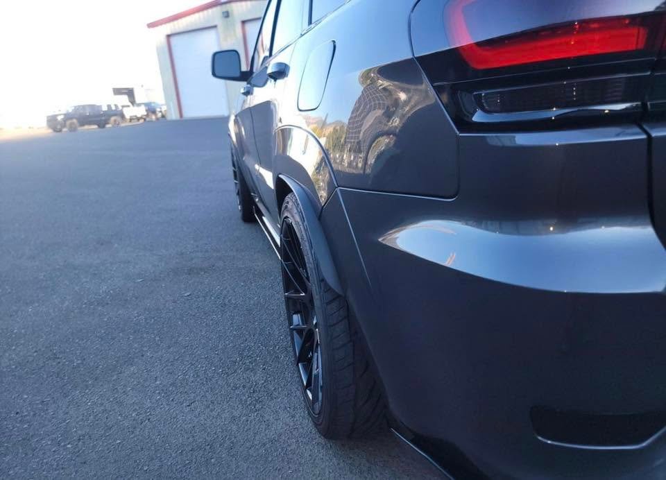 2015 Jeep Grand Cherokee SRT - Image 4