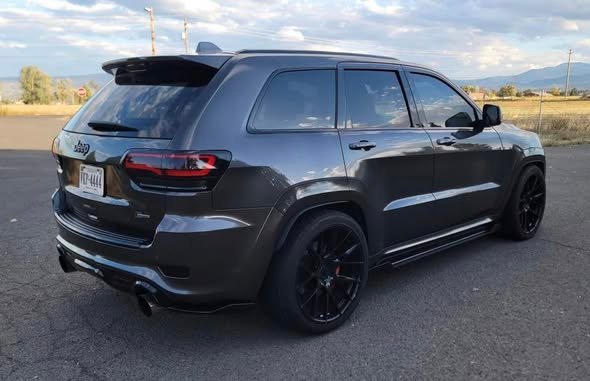 2015 Jeep Grand Cherokee SRT - Image 9