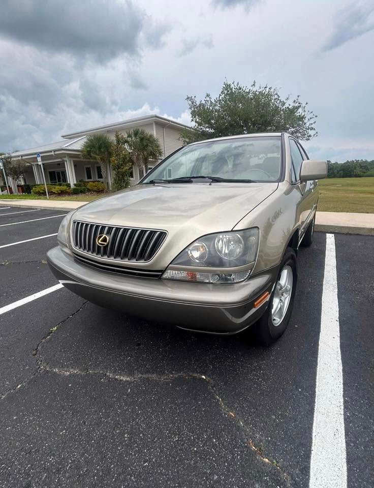 2000 Lexus RX 300 - Image 2
