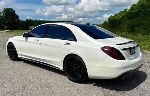 2019 Mercedes-Benz S560 4Matic Sedan - Image 9