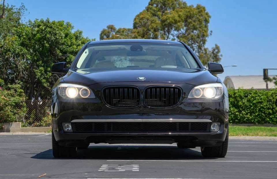 2011 BMW 750Li xDrive - Image 5
