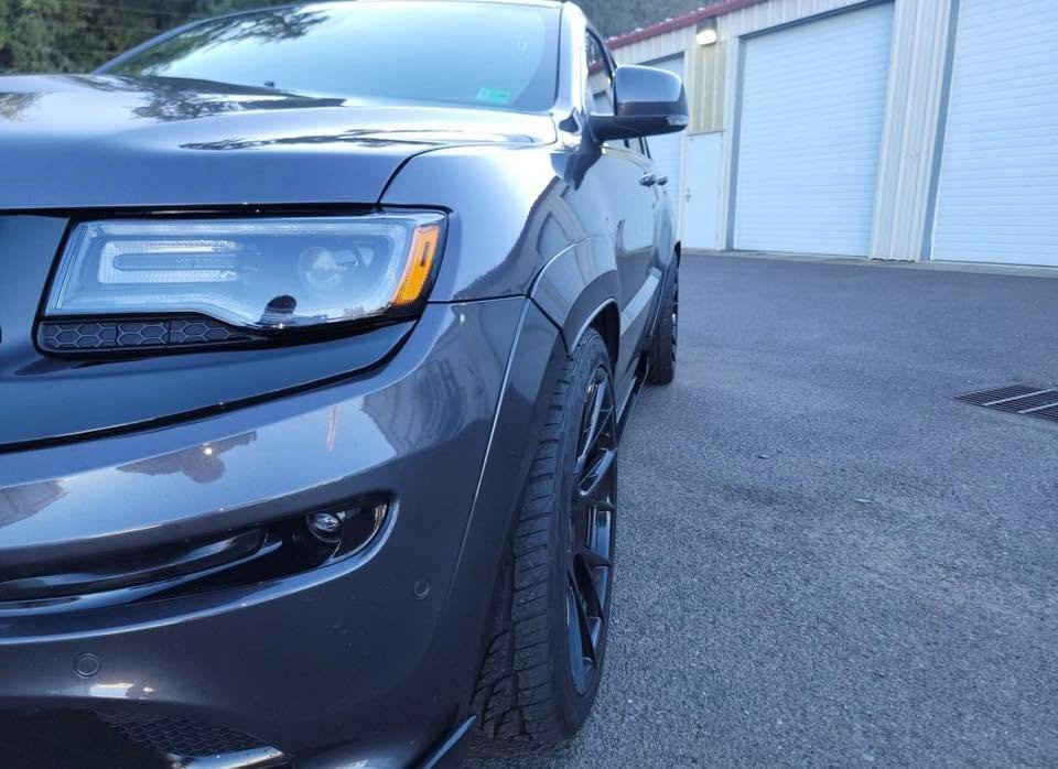 2015 Jeep Grand Cherokee SRT - Image 5