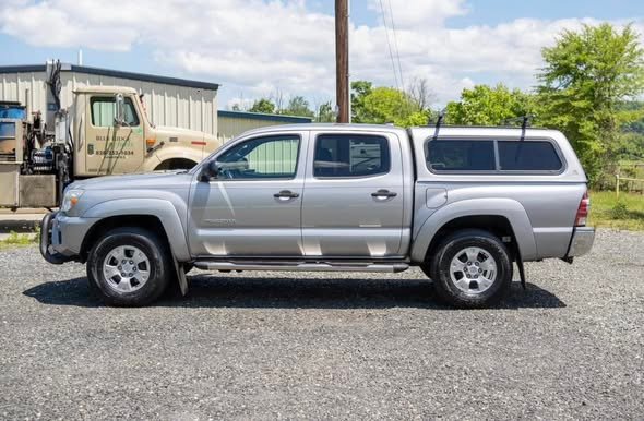 2015 Toyota Tacoma Double Cab 4x4 - Image 5