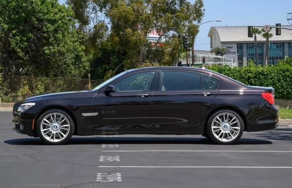 2011 BMW 750Li xDrive - Image 8