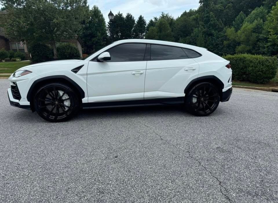 2019 Lamborghini Urus - Image 2