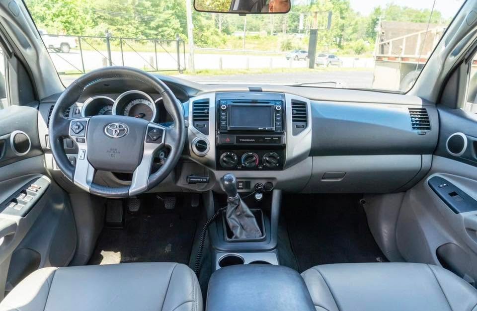 2015 Toyota Tacoma Double Cab 4x4 - Image 2