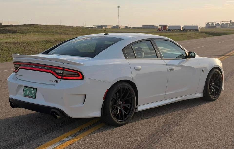 2016 Dodge Charger SRT Hellcat - Image 4