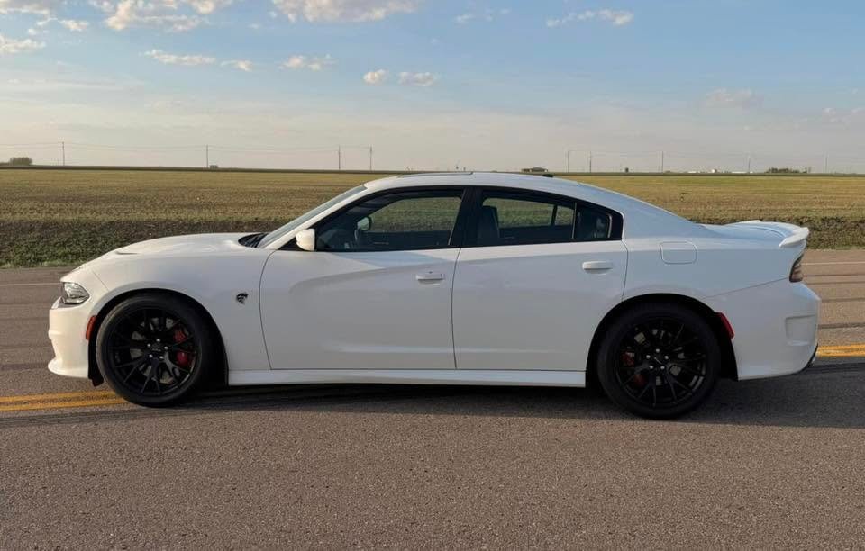 2016 Dodge Charger SRT Hellcat - Image 2