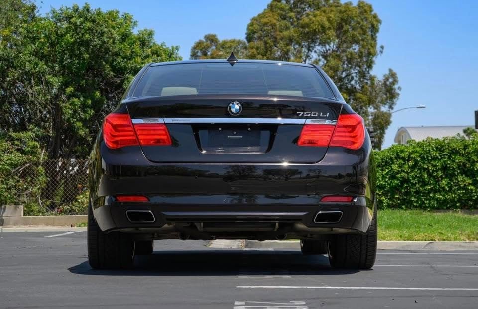 2011 BMW 750Li xDrive - Image 3