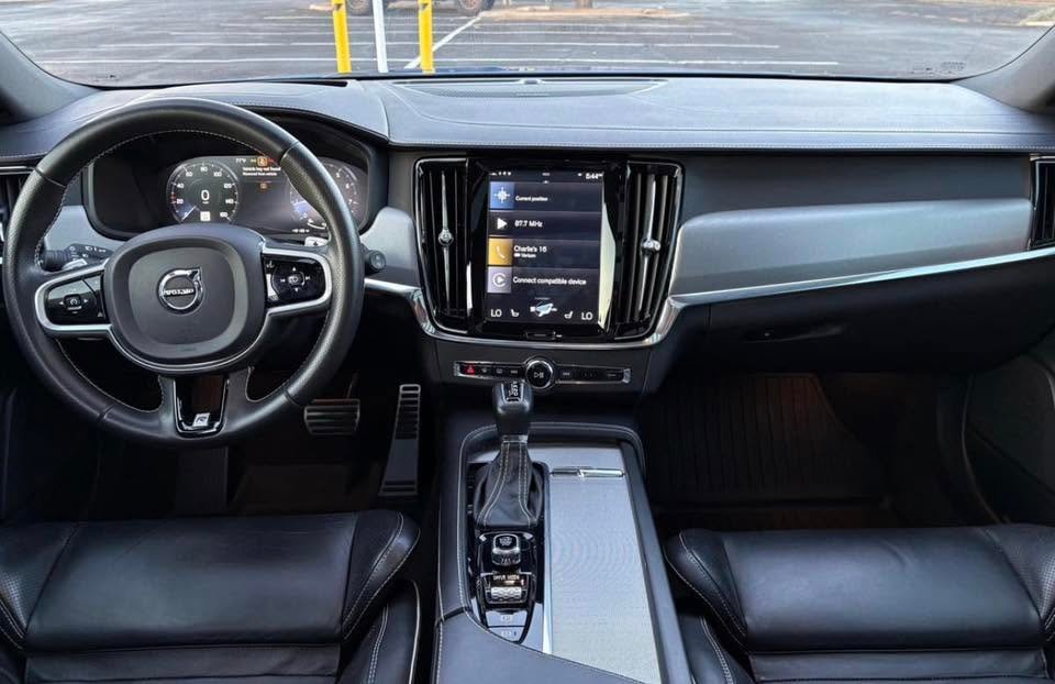 2019 Volvo V90 T5 R-Design - Image 4