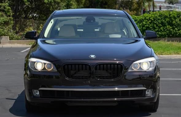 2011 BMW 750Li xDrive - Image 7