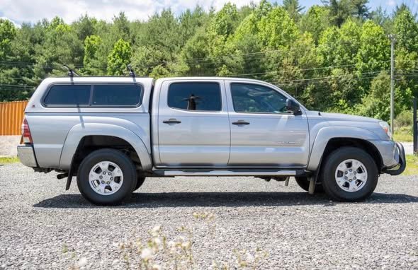 2015 Toyota Tacoma Double Cab 4x4 - Image 6
