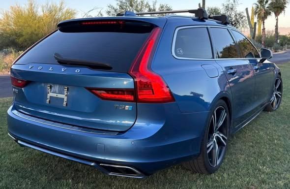2019 Volvo V90 T5 R-Design - Image 8
