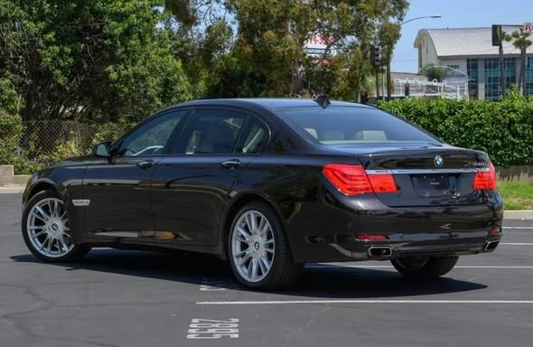 2011 BMW 750Li xDrive - Image 6