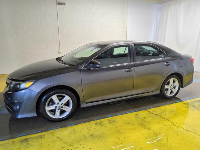 2014 TOYOTA CAMRY SE