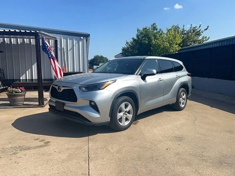 2022 TOYOTA HIGHLANDER LE